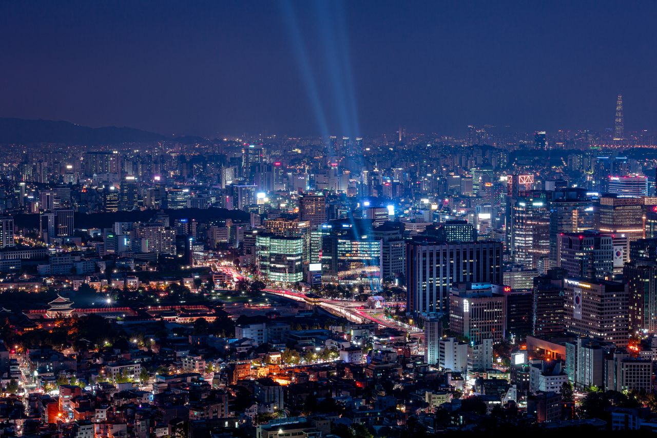 The Art of Drawing Readers In: Your attractive post title goes here A breathtaking aerial view of a vibrant city illuminated at night.